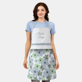 Tablier de cuisine vert et gris à fleurs délicates (Porté)