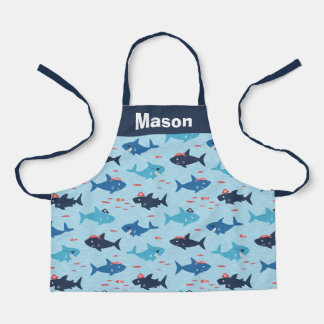 Tablier De mignons requins drôles avec des casquettes pira
