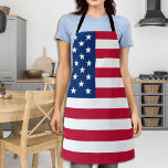 Tablier Drapeau américain patriotique États-Unis étoiles r<br><div class="desc">Montrez votre fierté américaine ou offrez un cadeau spécial avec ce tablier de drapeau américain dans un design moderne rouge blanc bleu. Cette conception de tablier de drapeau des Etats-Unis d'Amérique avec étoiles et rayures en rouge blanc et bleu est parfait pour les fêtes du quatrième juillet, fête du Memorial,...</div>