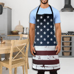 Tablier Drapeau rustique américain Patriotique BBQ<br><div class="desc">Montrez votre fierté américaine ou offrez un cadeau spécial avec ce tablier de drapeau américain dans un design de grunge usé et désespéré. Cette conception de tablier de drapeau des Etats-Unis d'Amérique avec étoiles et rayures en rouge blanc et bleu est parfait pour les fêtes du quatrième juillet, fête du...</div>