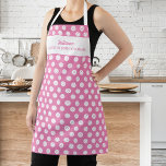 Tablier Drôle Humour Pickleball Texte personnalisé rose<br><div class="desc">L'espace est parfait pour ceux qui aiment se promener dans les deux cuisines - à la maison et sur les terrains de pickleball. Le design est composé d'un motif de boulettes blanches dressées contre un arrière - plan rose - changez facilement la couleur arrière - plan. Ajoutez un nom, un...</div>