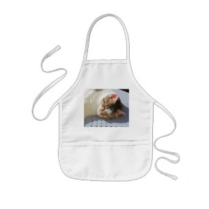Tablier Enfant Chat dormant dans un jardin