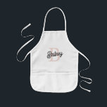 Tablier Enfant Monogramme et nom personnalisé moderne Pastel Pink<br><div class="desc">Voici notre Monogramme personnalisé moderne et le nom Pastel Pink Kids' Apron, un complément enchanteur aux aventures culinaires de votre petit chef. Ce tablier présente un design moderne en rose pastel doux, personnalisé avec leur monogramme et le nom pour une touche spéciale. Parfait pour la cuisson, la cuisine ou l'artisanat,...</div>
