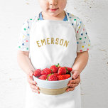 Tablier Enfant Nom personnalisé Monogramme | Doré<br><div class="desc">Ces tabliers personnalisés arborent le nom de votre enfant dans une police voûtée moderne, ce qui les rend parfaits pour les jeunes chefs qui aident dans la cuisine, les habillement créatifs ou comme des fumettes d'artiste pour protéger les vêtements pendant l'artisanat. Fabriqués en tissu durable et facile à nettoyer, ces...</div>