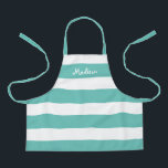 Tablier Enfants mignonette Turquoise et blanche bandes per<br><div class="desc">Votre enfant adorera préparer ou vous aider à cuisiner dans ce tablier personnalisé Kids Cute Turquoise and White Stripes. Ce design moderne a de larges bandes horizontales sur un tablier tout-en-un et le nom est en blanc blanc blanc en lettres blanches sur le dessus. CLIQUEZ SUR L'OPTION PERSONNALISER LE MODÈLE...</div>