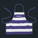 Tablier Enfants mignonnes rayures violettes Artisanat pers<br><div class="desc">Votre enfant adorera préparer ou vous aider à cuisiner dans ce tablier d'artisanat personnalisé Kids Cute Purple Stripes. Ce design moderne a de larges bandes horizontales sur un tablier tout-en-un et le nom est en blanc blanc blanc en lettres blanches sur le dessus. Parfait pour les enfants pour aider à...</div>