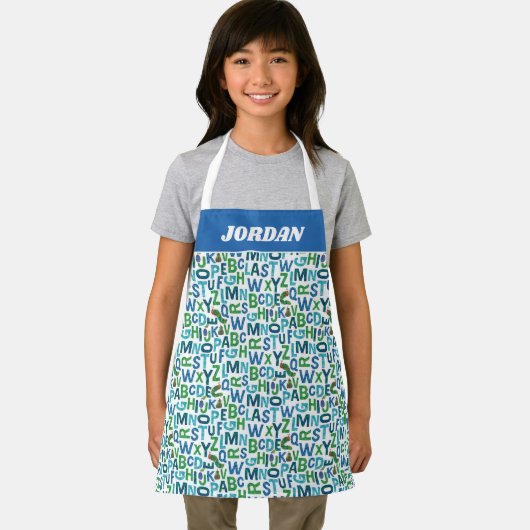 Tablier Eric Carle | Motif Alphabet bleu et vert (Insitu)