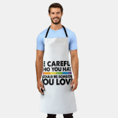 Tablier Faites attention à qui vous haïssez Rainbow Gay pr (Porté)