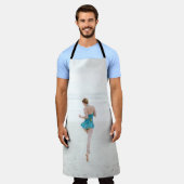 Tablier Femme marchant sur le rivage près de la plage (Porté)