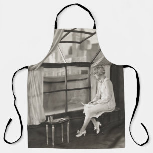 Tablier femme triste regardant par la fenêtre1940, femme,
