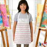 Tablier Fille en bandes et points roses avec nom ou monogr<br><div class="desc">Un motif amusant pour les filles avec des rayures horizontales roses et blanches avec des points d'or dispersés sur ce fait un choix mignon dans les tabliers. Un modèle de texte situé le long de la partie supérieure de la conception indique votre nom ou tout autre texte souhaité. Personnalisez simplement...</div>