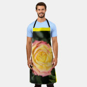 Tablier Fleur jaune clair et rose (Porté)