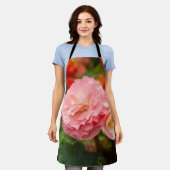 Tablier Fleur rose délicate après la pluie (Porté)