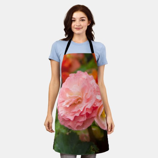 Tablier Fleur rose délicate après la pluie (Porté)