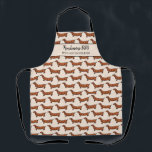 Tablier Funky Hot Dog BBQ Motif Personnalisé Nom du chef T<br><div class="desc">Langue et joue Tablier drôle avec un dachshund motif "hot dogs" et deux lignes de texte personnalisé. Ajoutez le nom de quelqu'un, un nom d'entreprise ou supprimez le texte et le rectangle et n'avez que le motif. Parfait pour les cadeaux d'anniversaire, les cadeaux de fêtes des pères, le tablier pour...</div>