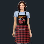 Tablier Funny Pun de cuisson Jetez-le Motif rouge noir<br><div class="desc">Tablier drôle et cool pour rendre la cuisine plus amusante. Cadeau personnalisé pour la famille et les amis qui aiment la cuisine, la cuisson et essayer une nouvelle recette dans la cuisine. Customisez le libellé qui convient à votre occasion. Vous pouvez utiliser l'outil de conception pour modifier davantage le type...</div>
