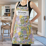 Tablier Grec, Chef de restaurant, Yaya Texte personnalisé<br><div class="desc">Tablier amusant avec un motif d'ingrédients utilisés dans la cuisine grecque et deux lignes de texte personnalisé. Ajoutez le nom d'une personne, le nom de votre Yaya, le nom d'un restaurant, d'un café ou d'un magasin ou supprimez le texte et le rectangle et utilisez simplement le motif. Idéal pour les...</div>