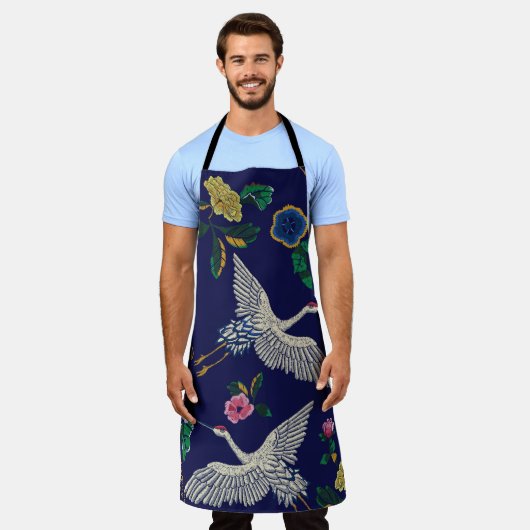 Tablier Grues japonaises, vagues et fleurs. Broderie (Porté)