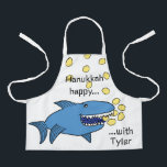 Tablier Hanoukka Happy Shark Apron<br><div class="desc">Hanoukka Happy Shark Apron. Personnalisez en supprimant du texte et en ajoutant le vôtre. Utilisez votre style de police, votre couleur et votre taille préférés. Assurez-vous de choisir la taille et la couleur de la sangle. Tous les éléments de conception peuvent être transférés à d'autres produits Zazzle et édités. Heureux...</div>