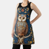 Tablier Hibou sur une branche bleu automne arrière - plan  (Insitu)