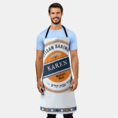 Tablier Hipster Orange Navy Artisan Baking avec hébreu (Porté)