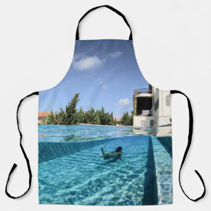 Tablier Homme en piscine le matin