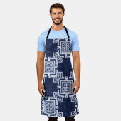 Tablier Indigo tordu à damiers arrière - plan texturé. (Porté)