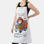 Tablier Jeune pompier joyeux sur camion rouge (Insitu)