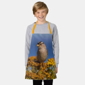 Tablier Joli Bruant blanc couronné assis sur le Tansy (Porté)