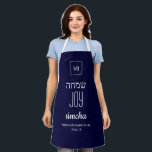 Tablier JOY | Simcha | ש מ ח ה hébreu<br><div class="desc">Simple, élégant Apron avec le mot JOY écrit en hébreu, plus espace réservé Scripture verse. Tout le texte est PERSONNALISABLE, vous pouvez donc personnaliser par exemple en remplaçant l'Écriture par votre nom ou votre message favori. En haut il y a un MONOGRAM PERSONNALISABLE, que vous pouvez remplacer par le vôtre....</div>