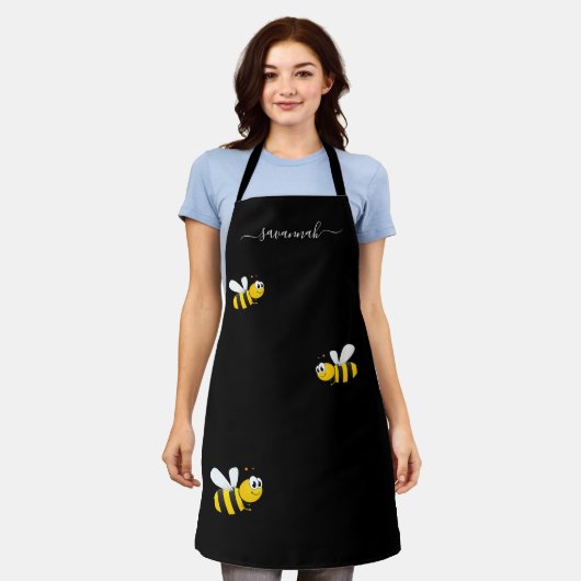 Tablier Joyeuse bourde abeilles jaune noir monogramme chic (Porté)