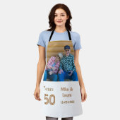 Tablier Joyeux 50e anniversaire nom couple date mariage (Porté)