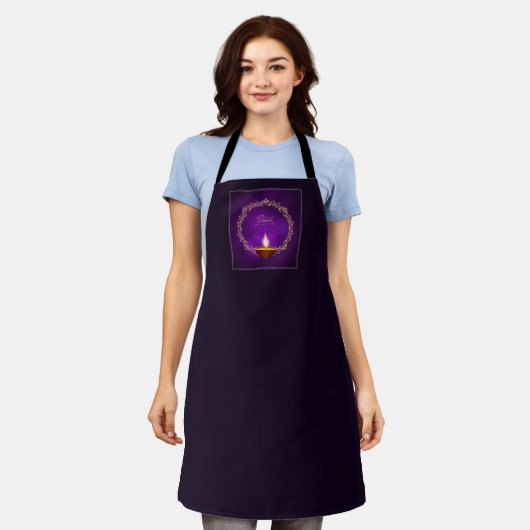 Tablier Joyeux Diwali violet (Porté)