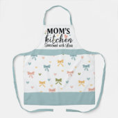 Tablier La cuisine de maman assaisonnée avec amour Bows Co (Recto)