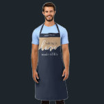 Tablier La cuisson est l'amour fait Script comestible tabl<br><div class="desc">La cuisson personnalisée est l'amour rendu comestible. NAVY & TAN. Design de script moderne propre. Votre pâtisserie Home est une oeuvre d'art digne d'un cadre. Signez votre chef-d'oeuvre avec une floraison grâce à cet élégant APRON TOUT-SUR-IMPRIMÉ. Grand cadeau pour le type qui aime cuisiner/cuire. Coordonnées avec notre Rising Dough Covers...</div>