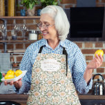 Tablier La Jefa de la Cocina | Floral Mexicain Abuela<br><div class="desc">Donnez à la reine de la cuisine sa couronne avec ce charmant tablier d'aquarelle, avec des défilés fleuris doux inspirés du design mexicain traditionnel. Le texte de la poitrine dit "Abuela en Acción" et "La Jefa de la Cocina", ce qui en fait un mélange parfait de coeur et de plaisir....</div>