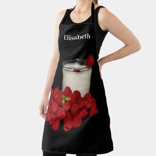 Tablier lait blanc avec des framboises rouges (Insitu)