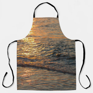 Tablier Le coucher de soleil sur la belle eau de l'océan
