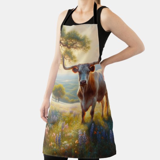 Tablier Le printemps Texas longhorn dans un champ (Insitu)