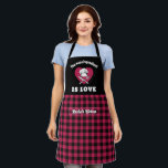 Tablier L'Ingrédient Principal Est Amour Rouge Noir Plaid<br><div class="desc">Tablier drôle et cool pour rendre la cuisine plus amusante. Cadeau personnalisé pour la famille et les amis qui aiment la cuisine, la cuisson et essayer une nouvelle recette dans la cuisine. Customisez le libellé qui convient à votre occasion. Vous pouvez utiliser l'outil de conception pour modifier davantage le type...</div>