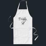 Tablier Long Chef Daddy Script papa personnalisé<br><div class="desc">Conception pour notre propre papa qui aime le barbecue pour nous,  "Chef Papa" est un terme que nous utilisons à la maison. Offrez votre propre "Chef Daddy" avec ce tablier moderne et ludique et design personnalisé. Personnalisé avec son nom. Disponible en d'autres couleurs. Grand cadeau de fête des pères.</div>