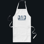 Tablier Long "DAD The Man Mith Legend" Fête des pères Cadeau<br><div class="desc">Célébrez votre père légendaire avec ce t-shirt de Fête des pères audacieux et emblématique, avec la phrase intemporelle : "DAD : The Man. Le Mythe. La Légende." Ce design classique est une façon amusante et élégante de montrer l'appréciation de l'homme qui fait tout. Qu'il grillasse, qu'il fasse froid ou qu'il...</div>