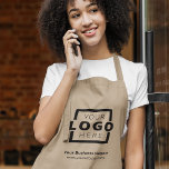 Tablier Long Logo promotionnel Uniforme<br><div class="desc">Personnalisez facilement ce tablier personnalisé avec le logo de votre entreprise. Les tabliers promotionnels personnalisés portant le logo de votre entreprise peuvent être un uniforme pour les employés, le personnel d'attente et les ateliers, ou des cadeaux promotionnels pour les clients. Ce tablier avec poches est idéal pour une entreprise de...</div>