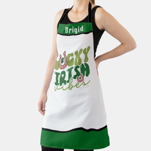 Tablier Lucky Vibes Irish Apron - Personnalisé St. Paddy G (Insitu)