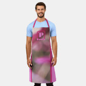 Tablier Magenta rose et Taupe Abstrait Chic Monogrammé (Porté)