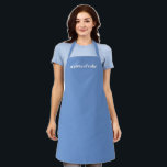 Tablier Modèle de cornflower bleu personnalisé nom texte m<br><div class="desc">Fleur de maïs moderne bleu et blanc nom personnalisé texte monogramme élégant minimaliste chic cuisine Apron. Customisez, personnalisez avec nom, monogramme, citation, phrase ou texte. Unisexe. Disponible en plusieurs tailles. Idéal pour les cuisiniers, chefs, poteries, céramiques, arts et artisanat, travail, cuisine, cuisine, boulangerie, barbecue, grill, mais aussi les entreprises et...</div>