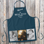 Tablier Moderne Meilleur papa Jamais Père`Jour Keepsaké 3<br><div class="desc">Essence moderne bleu meilleur papa Ever Père's Day Keepsaké Apron avec 3 Photo Collage et le nom de papa. Personnalisez avec trois photos, le nom du père et l'année. Vous pouvez modifier n'importe quel texte sur l'aire de trafic. Un cadeau parfait pour un père, un nouveau père ou un grand-père...</div>