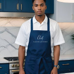 Tablier Moderne minimaliste Marine Cuisine Chef bleu Nom p<br><div class="desc">Habiller la pièce dans votre propre tablier de cuisine de chef de nom personnalisé en bleu marine. Le design se compose d'une conception de typographie simple et moderne,  qui combine le design de script et le design de serif. Parfait pour les connaisseurs de chef et les gourmets.</div>