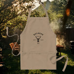 Tablier Moderne Rustique Personnalisé Meilleur Papa Jamais<br><div class="desc">Un tablier barbecue "BEST DAD EVER" personnalisé par un cool rétro,  dans un style typographique logo avec le nom du père et l'année où il est devenu père à côté d'un dollar. Un cadeau de Fête des pères ou un cadeau d'anniversaire unique pour le père qui aime le barbecue.</div>