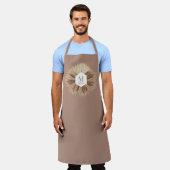 Tablier Monogramme de couleurs neutres rustiques chaudes (Porté)